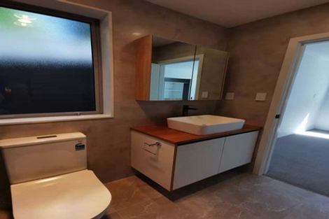 Photo of property in 37 Takapu Street, Henderson, Auckland, 0612