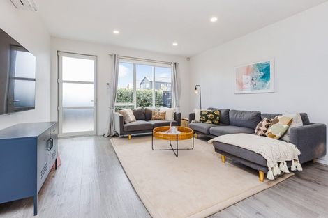 Photo of property in 16 Swamp Kauri Grove, Papakura, 2110