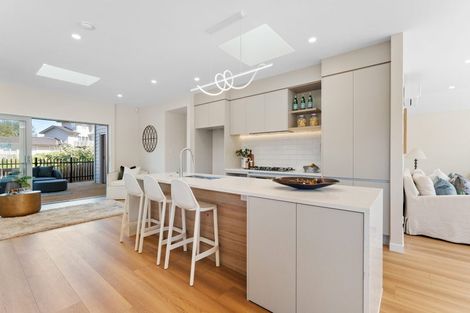 Photo of property in 43 Chamberlain Road, Massey, Auckland, 0614