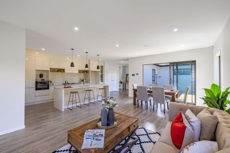 Photo of property in 18 Jeroboam Loop, Kumeu, 0810