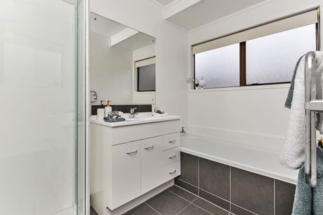 Photo of property in 1/9 Redwing Street, Browns Bay, Auckland, 0630