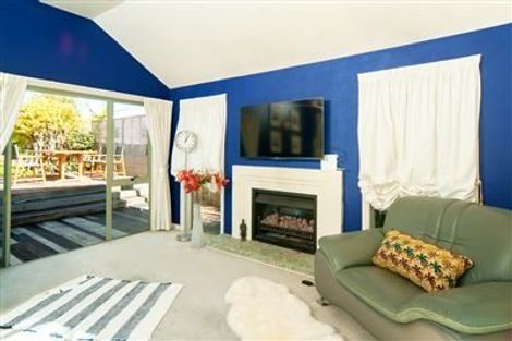 Photo of property in 21 Taroka Close, Pinehill, Auckland, 0632