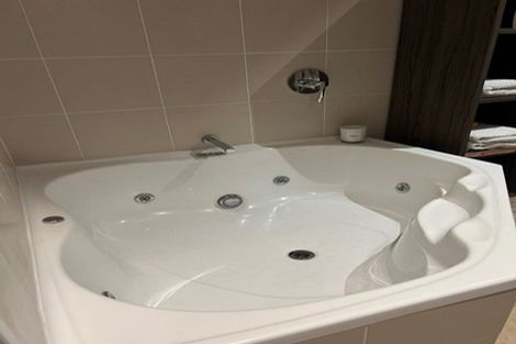 Photo of property in 1/7 The Promenade, Takapuna, Auckland, 0622