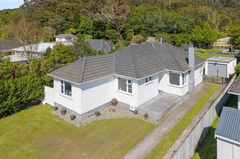 Photo of property in 203 Wellington Road, Wainuiomata, Lower Hutt, 5014