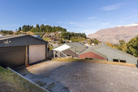 Photo of property in 8 Wye Place, Fernhill, Queenstown, 9300