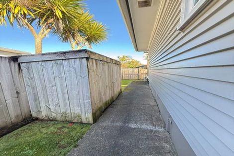 Photo of property in 6 Knox Road, Swanson, Auckland, 0612