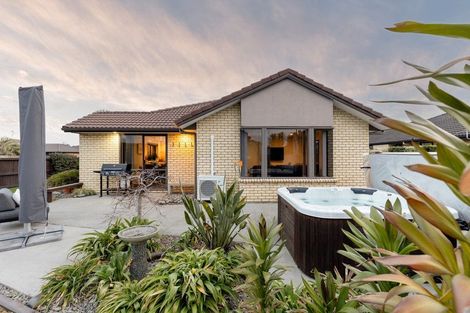 Photo of property in 8 Seabreeze Place, Papamoa Beach, Papamoa, 3118