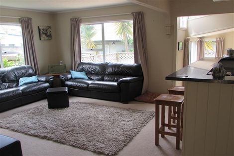 Photo of property in 71 West Harbour Drive, West Harbour, Auckland, 0618