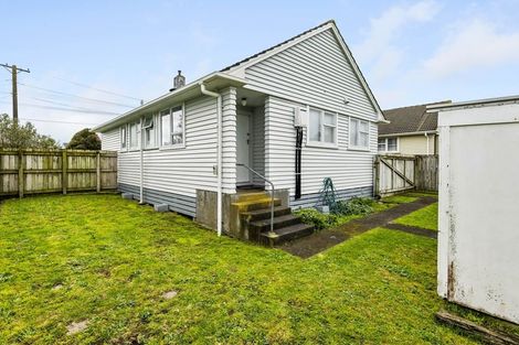 Photo of property in 67 Fairfield Road, Hawera, 4610