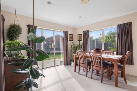 Photo of property in 40 Maesbury Close, Papamoa Beach, Papamoa, 3118