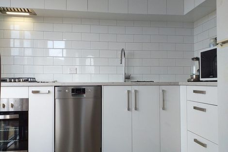 Photo of property in 2b Sunhaven Drive, Newlands, Wellington, 6037