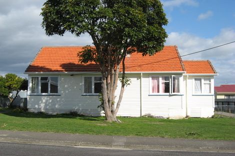 Photo of property in 16 Churchill Street, Waipukurau, 4200