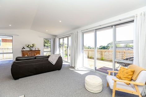 Photo of property in 6b Burns Street, Westown, New Plymouth, 4310