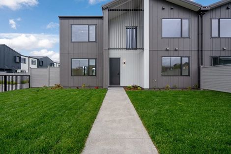 Photo of property in 2 Park Green Avenue, Rosehill, Papakura, 2113