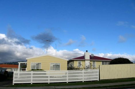 Photo of property in 10 Walton Road, Paraparaumu Beach, Paraparaumu, 5032