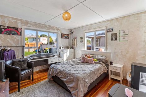 Photo of property in 9 Endeavour Street, Marfell, New Plymouth, 4310