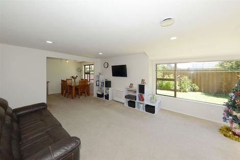 Photo of property in 2/125 Roydvale Avenue, Burnside, Christchurch, 8053