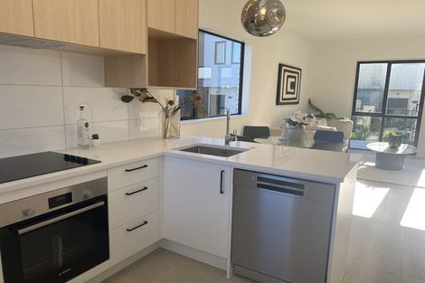 Photo of property in 25 Paetai Lane, Te Atatu Peninsula, 0610