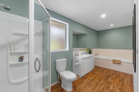 Photo of property in 18 Steam Hauler Track, Waitakere, Henderson, 0782