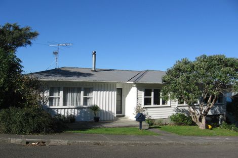 Photo of property in 6 Fairburn Grove, Johnsonville, Wellington, 6037