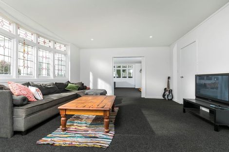 Photo of property in 24 Sulphur Beach Road, Northcote Point, Auckland, 0627