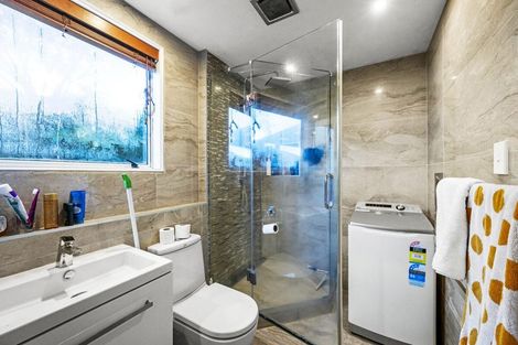 Photo of property in 154 Carlisle Road, Northcross, Auckland, 0632
