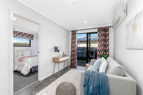 Photo of property in 2 Opaoa Way, Aotea, Porirua, 5024
