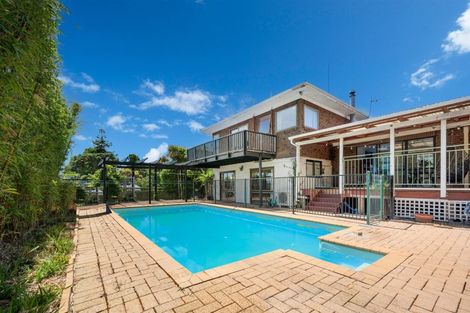 Photo of property in 10 Porter Avenue, Te Atatu South, Auckland, 0610