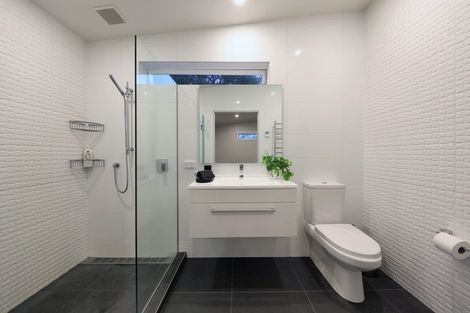 Photo of property in 2 Allen Road, Mount Wellington, Auckland, 1060