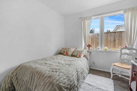 Photo of property in 76 Grays Road, Camborne, Porirua, 5026