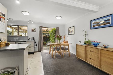 Photo of property in 2/4 Ellesmere Avenue, Miramar, Wellington, 6022