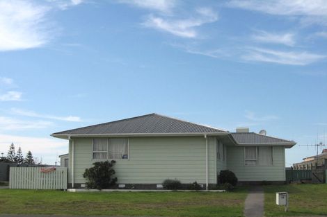 Photo of property in 43 Lee Street, Castlecliff, Whanganui, 4501
