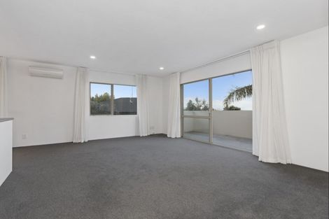 Photo of property in 22 Whangaparaoa Road, Red Beach, 0932
