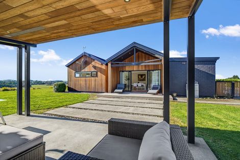 Photo of property in 35 Tapairu Road, Waipawa, 4275