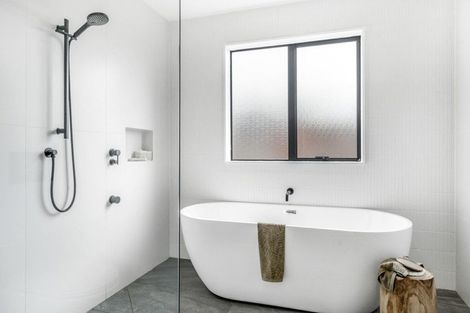 Photo of property in 3 Glucina Avenue, West Harbour, Auckland, 0618