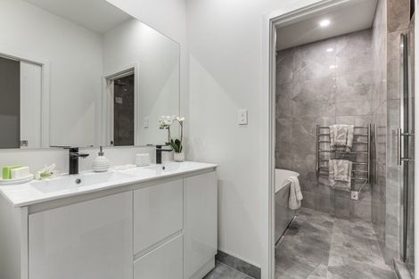 Photo of property in 8b Crispe Road, Clarks Beach, 2122