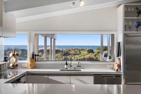 Photo of property in 185 Marine Parade, Mount Maunganui, 3116