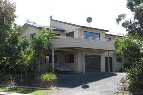 Photo of property in 25 Lagoon Way, West Harbour, Auckland, 0618