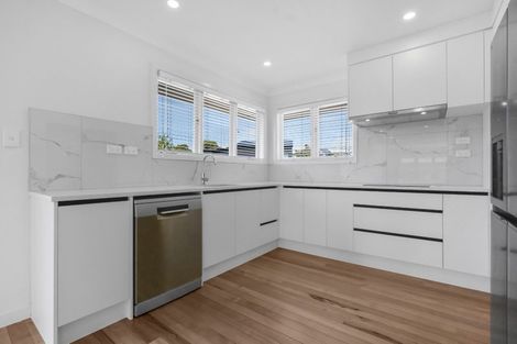 Photo of property in 514a Blockhouse Bay Road, Blockhouse Bay, Auckland, 0600