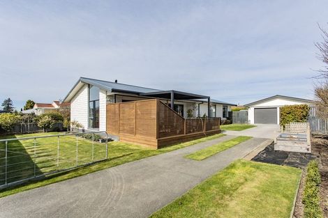 Photo of property in 7 Beeston Place, Redwood, Christchurch, 8051