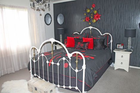 Photo of property in 7 North Foreland Street, Waihola, Milton, 9073