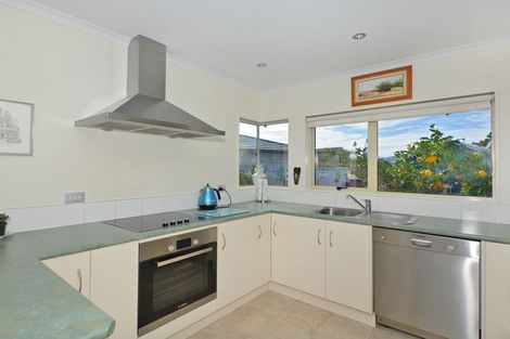 Photo of property in 6 Ishtar Place, One Tree Point, 0118