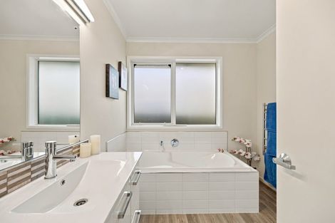 Photo of property in 61 Kotuku Crescent, Woolston, Christchurch, 8023