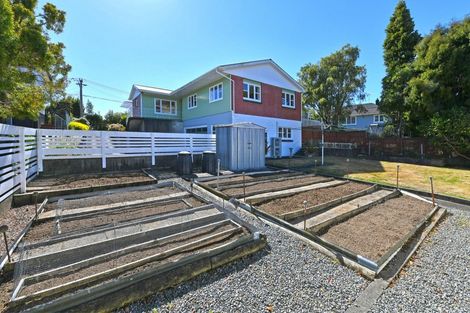 Photo of property in 33 Dowling Grove, Silverstream, Upper Hutt, 5019