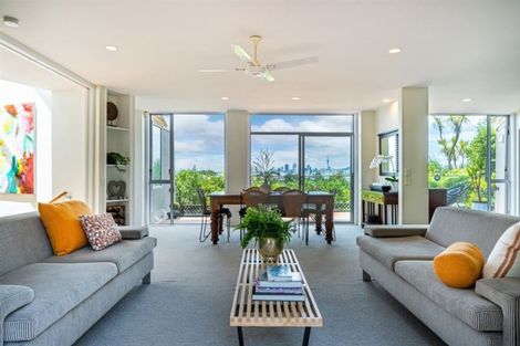 Photo of property in 65a Exmouth Road, Northcote, Auckland, 0627