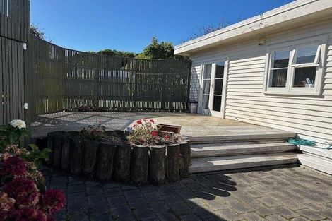 Photo of property in 18 Saulbrey Grove, Woburn, Lower Hutt, 5010