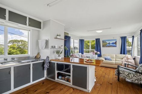 Photo of property in 97 Tiri Road, Tindalls Beach, Whangaparaoa, 0930