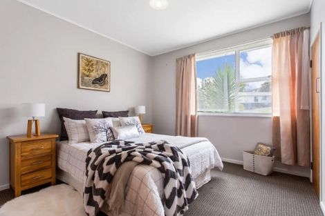 Photo of property in 7 Verena Place, Green Bay, Auckland, 0604