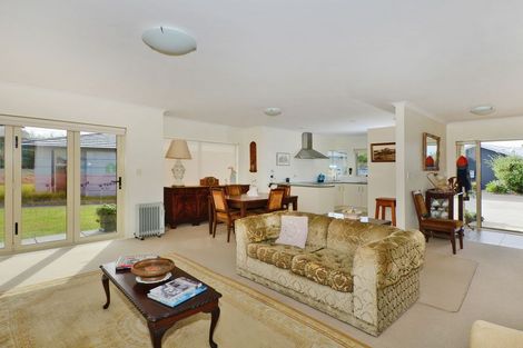 Photo of property in 6 Ishtar Place, One Tree Point, 0118