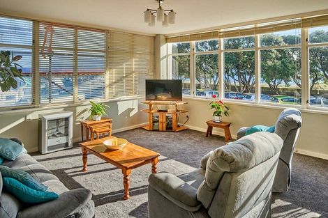 Photo of property in Rona House, 33 Rimu Street, Eastbourne, Lower Hutt, 5013